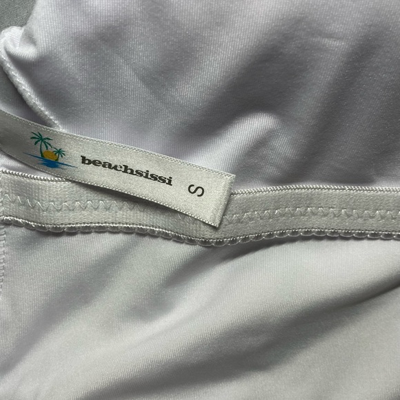 NWT Beachsissi Ruffle Shoulder Flower Swim Top. Size Small - Picture 8 of 9